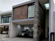 Residencia en Venta Equipada Valle Oriente en Monterrey