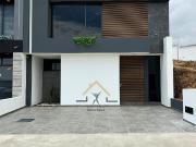 RESIDENCIA EN VENTA. FRACC. RÍO, ALTOZANO, MORELIA. 4...