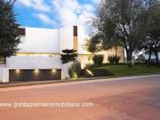 Residencia en Venta Las Lomas Club de Golf Zona de Lujo...