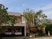 RESIDENCIA EN VENTA PRIVADA NORTEMERIDA. 4 recámaras,7...