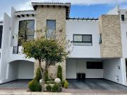 RESIDENCIA EN VENTA TIPO TOSCANO FRENTE A SONATA EN...