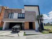 RESIDENCIA EN VENTA, TRES NIVELES, CON ALBERCA EN LOMAS...