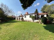 Residencia en Zavaleta con amplio jardín y alberca cerca...