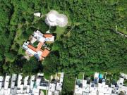 Residencia estilo colonial mexicana en macrolote ideal...