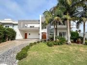 Residência Exclusiva à Venda 4 Suítes no Condomínio...