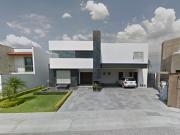 ¡Residencia exclusiva en Queretaro con Certeza Jurídica...