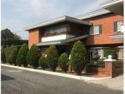 Residencia familiar espaciosa con acabados de lujos y...