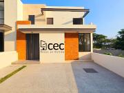 Residencia frente a jardín en fraccionamiento exclusivo !