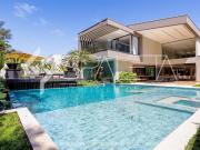 Residência incrível com arquitetura moderna à venda em...