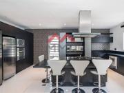 RESIDENCIA LINDÍSSIMA, MODERNA E BEM LOCALIZADA!