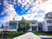 Residencia Minimalista de Lujo con Alberca, Cancha de...