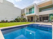 Residencia Moderna a un costado de Vista Hermosa