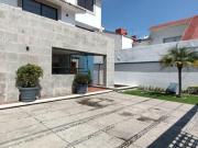 RESIDENCIA MODERNA CON VISTA AL GREEN, LOMAS DE BELLAVISTA