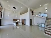 Residencia moderna con vista panor?mica y alberca en...