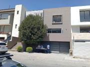 RESIDENCIA MODERNA DE ALTO NIVEL AMPLIOS ESPACIOS, LUZ...