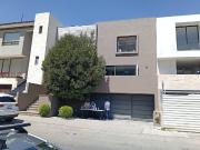 RESIDENCIA MODERNA DE ALTO NIVEL AMPLIOS ESPACIOS, LUZ...