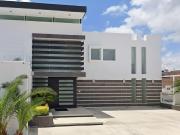 Residencia moderna en Cumbres del Lago