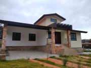 Residencia nueva de una planta en Haras del Bosque