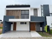 Residencia Nueva en Lomas de Angelpolis 2, excelentes...