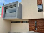 RESIDENCIA NUEVA EN MILENIO III EXCELENTES ACABADOS