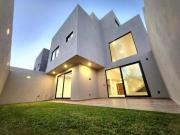 RESIDENCIA NUEVA EN VENTA EN CALLE PRIVADA, FRACC. LOMAS...