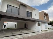 Residencia Nueva en Venta en Metepec! con 6 Recámaras