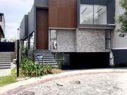 RESIDENCIA NUEVA EN ZAPOPAN JALISCO CON VISTA AL CAMPO... RESIDENCIA NUEVA EN ZAPOPAN JALISCO CON VISTA AL CAMPO...