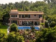 Residencia Panorámica con Vista al Mar en un Terreno...