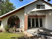 Residencia patrimonial en privada con extenso terreno |...