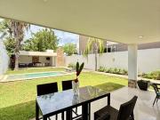 residencia sobre avenida principal en montebello –...