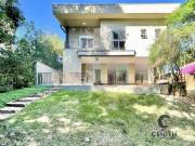 Residência Sofisticada com 4 suítes, planejados, living...