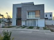 Residencia sustentable de diseño en Lagos Residencial...