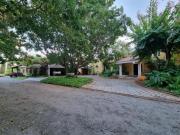 Residencia tipo Quinta con 4 recámaras y amplio jardín...