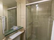 Residencial com uma mobília refinada e muito bem...