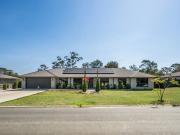 Resort Style Acreage Living Family Luxury on 3009m² Resort Style Acreage Living Family Luxury on 3009m²