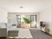 Resort style in/outdoor home in 'Admiralty Gardens'