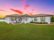 BEAUTFULLY PRESENTED FAMILY HOME IN PREMIUM LOCATION