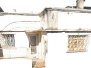 RETASADA! CASA AL FRENTE, CON TERRENO. A DEMOLER....