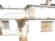 RETASADA! CASA AL FRENTE, CON TERRENO. A DEMOLER....