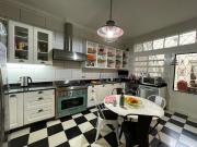 RETASADA! Casa en venta con terraza, reciclada a nuevo...