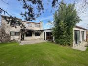 Retro Haus mit Indoor Pool und viel Gestaltungspotenzial