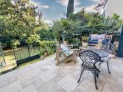 Rez de jardin bourgeois avec terrasse: unique