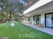 Rez de jardin contemporain avec extérieur