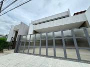 RFO: Elegant Home with Practical & Modern Layout in...