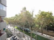 RH11 R3 Comfortable and bright double bedroom next to...