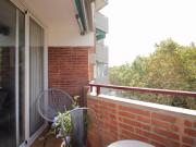 RH11 R4 Great looking apartment next to Parc de la...
