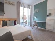 RH16 R4 Double bedroom in 5 bedroom apartment