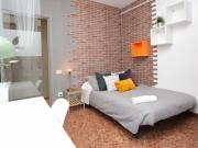 RH3 R7 Double bedroom, with balcony, in 14 bedroom apartment