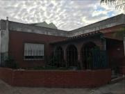 Ricardo Gutierrez al 1300. CASA 3 AMB. EN ESQUINA CON...