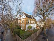 Richmond, Surrey TW9, 2 bed flat to rent, £2,494 pcm |...